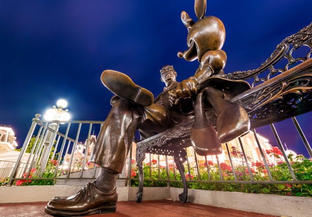 minnie-roy-sharing-magic-bench-low-angle