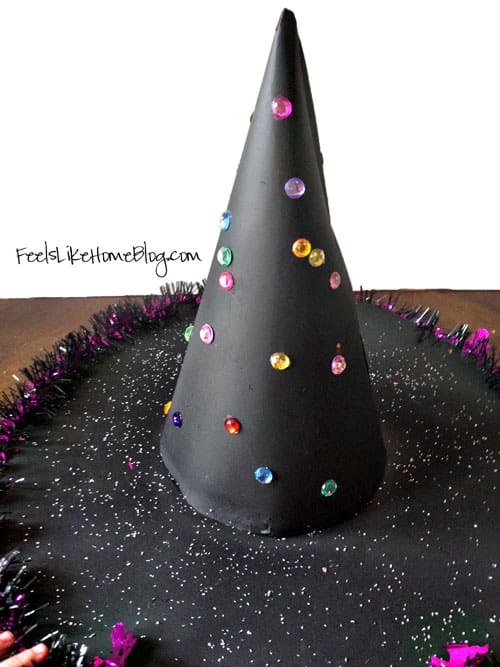 DIY witch\'s hat for $2