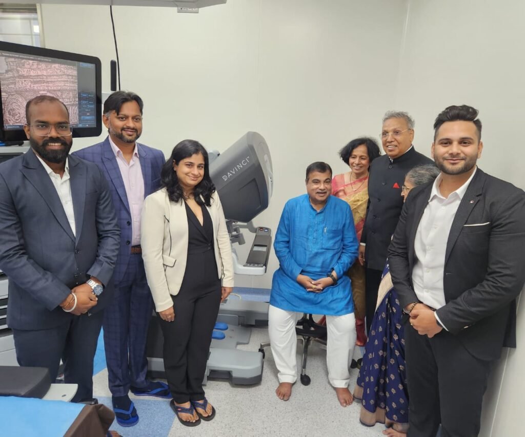 Union Minister Mr. Nitin Gadkari inaugurates the Robotic Urology Centre at the country’s 3rd largest Urology Hospital, UroKul- Pune