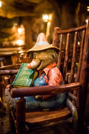 grandma-saras-tokyo-disneyland-restaurant-005